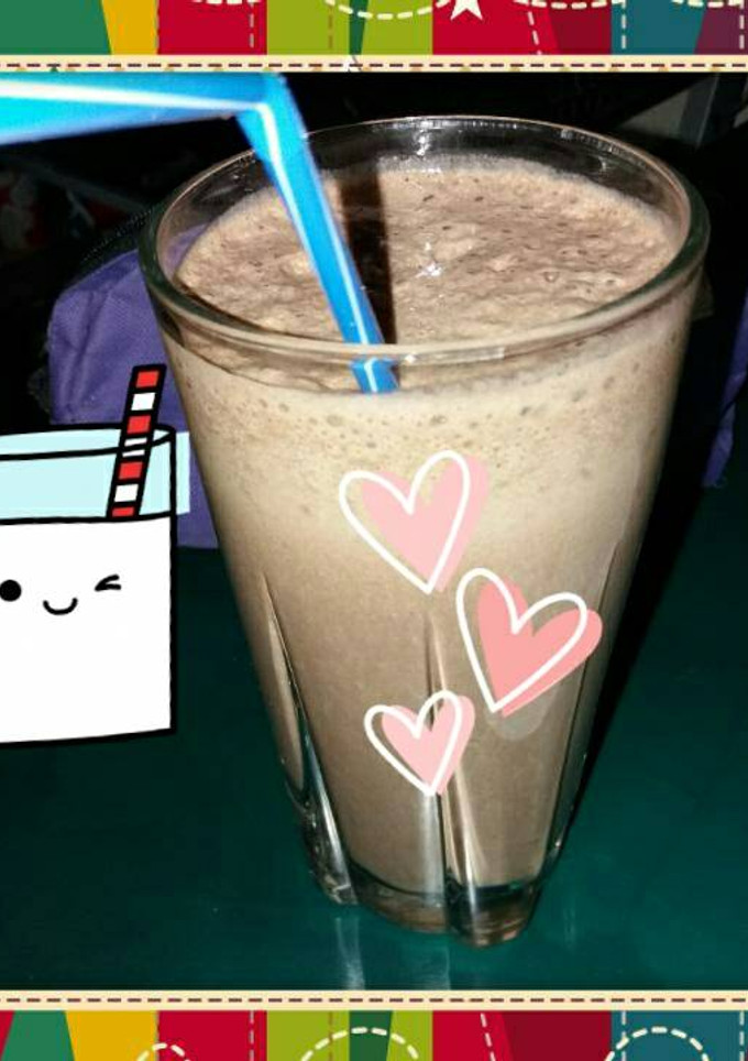 Una foto de Batido de plátano con cacao y té verde Matcha