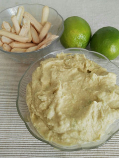 Una foto de Hummus de aguacate