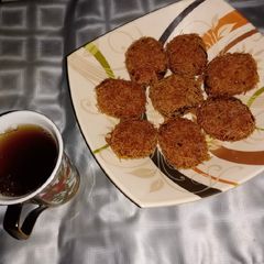 Russian kabab with cinnamon tea A picture of Russian kabab with cinnamon tea.