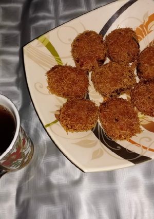 A picture of Russian kabab with cinnamon tea.
