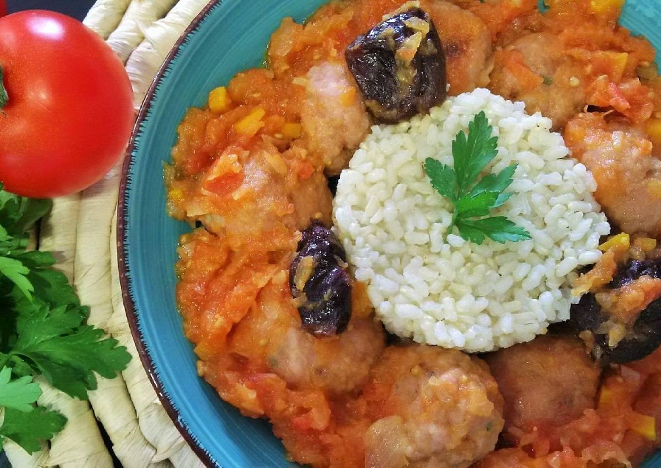 Albóndigas de pollo y pavo en salsa de tomate casera