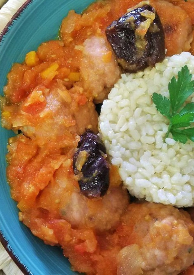 Una foto de Albóndigas de pollo y pavo en salsa de tomate casera
