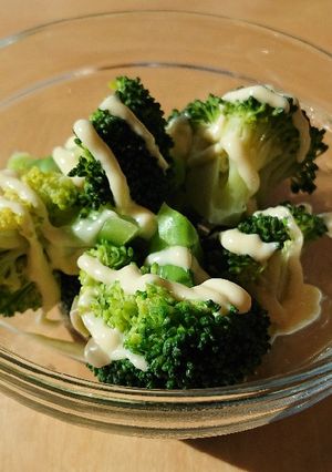 Hình của món Bông cải xanh & mayonnaise - hai người bạn thân thiết.