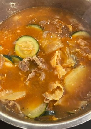 Foto resep Upgraded Doenjangjjigae 된장찌개 with Beef, Zucchini, Potato, Cabbage
