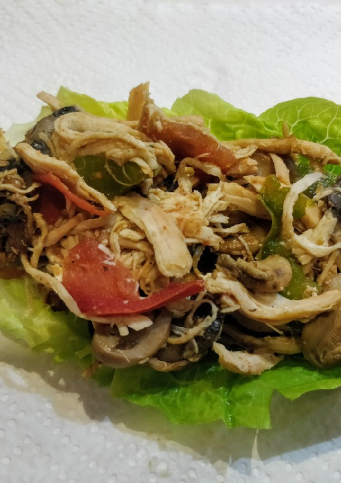 Una foto de Taco de lechuga con pollo desmechado sazonado