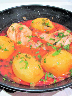 Una foto de Caldereta de conejo con patatas
