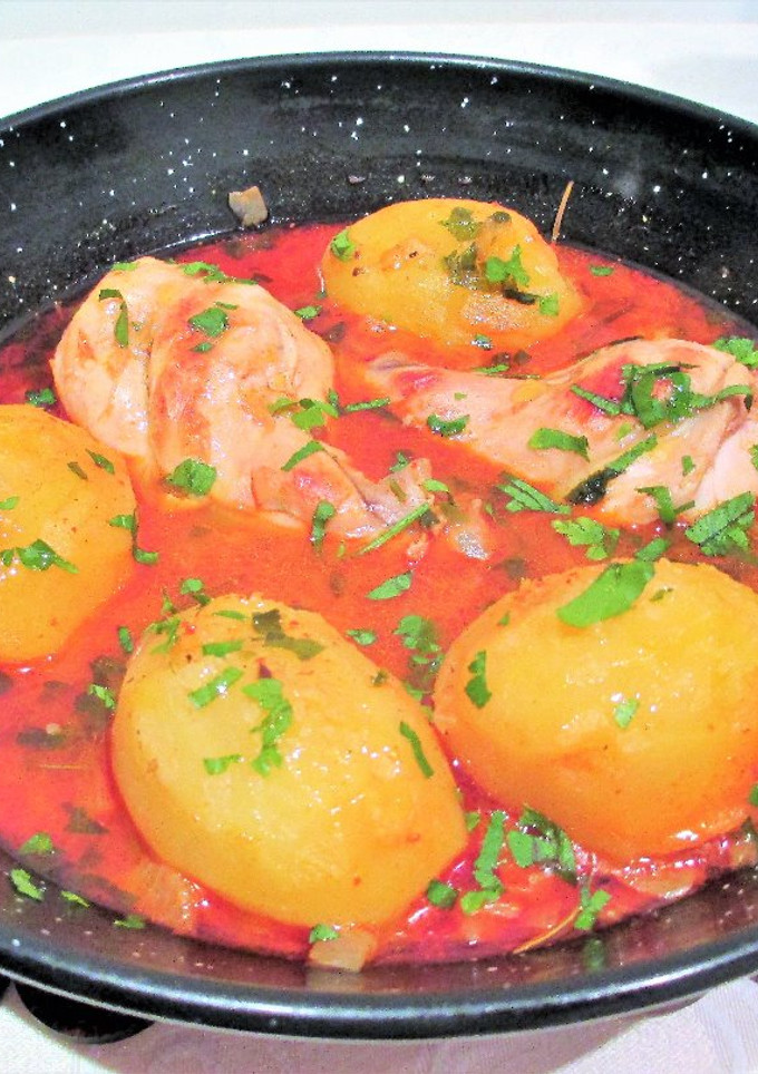 Una foto de Caldereta de conejo con patatas