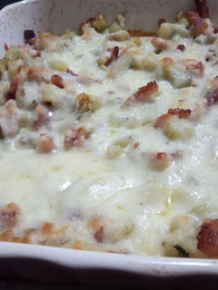 Una foto de Patatas al horno con bacon y queso