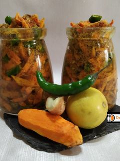 गुणकारी ओल्या हळदीचे लोणचे (olya hardiche lonche recipe in marathi) रेसिपी चे मुख्य फोटो
