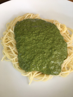 Una foto de Pesto de albahaca