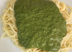 Una foto de Pesto de albahaca