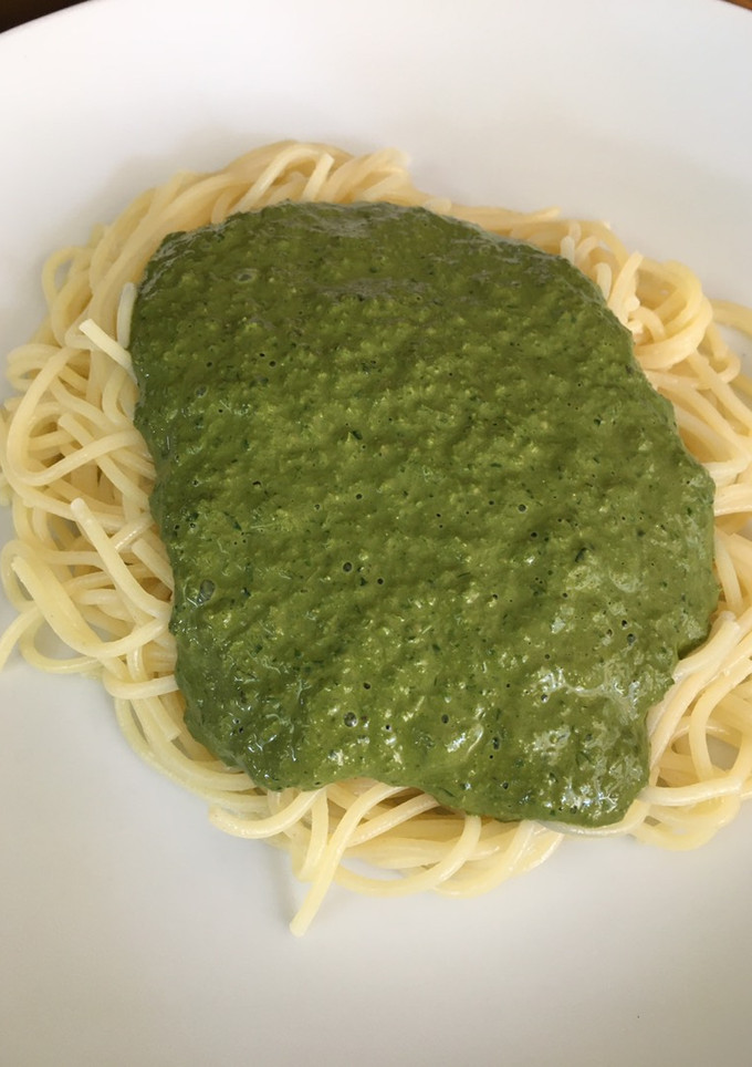 Una foto de Pesto de albahaca