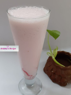 A picture of Strawberry milkshake.