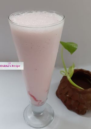 A picture of Strawberry milkshake.