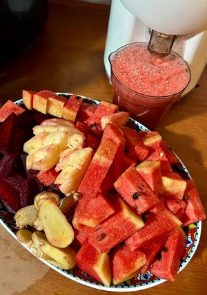 Hình của món Nước Ép Detox, Bổ Máu: Dưa Hấu, Củ Dền, Thơm Và Gừng.