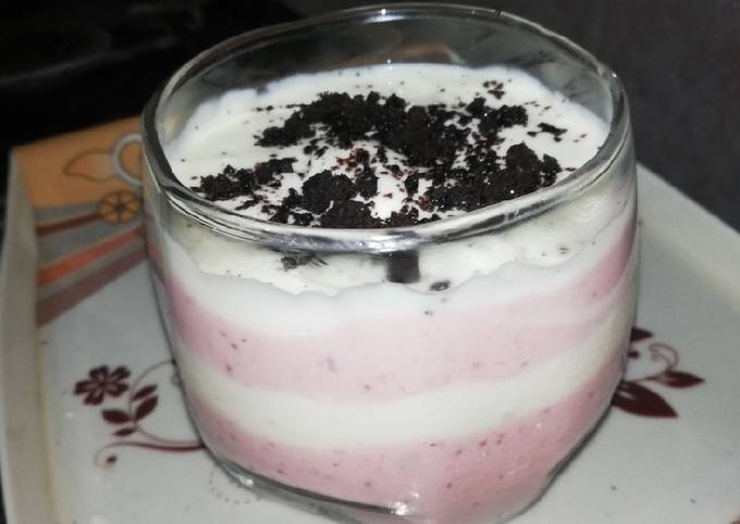 White choco yogurt &amp; Strawberry mousse