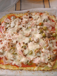 Una foto de Pizza con base de coliflor
