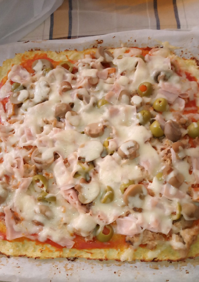 Una foto de Pizza con base de coliflor