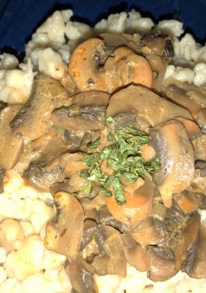 Tejfölös gombapaprikás nokedlivel recept fotója