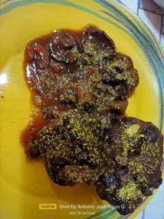 Una foto de Rabo de vaca estofado con sal de pistachos