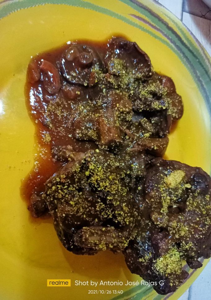 Una foto de Rabo de vaca estofado con sal de pistachos