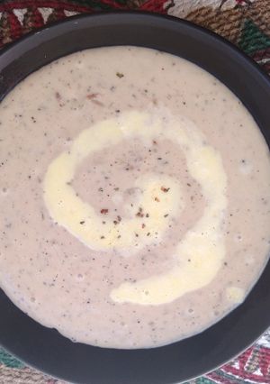 রোষ্টেড গার্লিক এন্ড পোটাটো স্যুপ(roasted garlic and potato soup recipe in Bengali) রেসিপির প্রধান ছবি