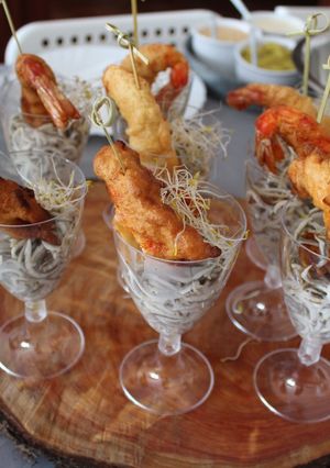 Una foto de Copas de gulas con gambón en gabardina de Estrella Galicia