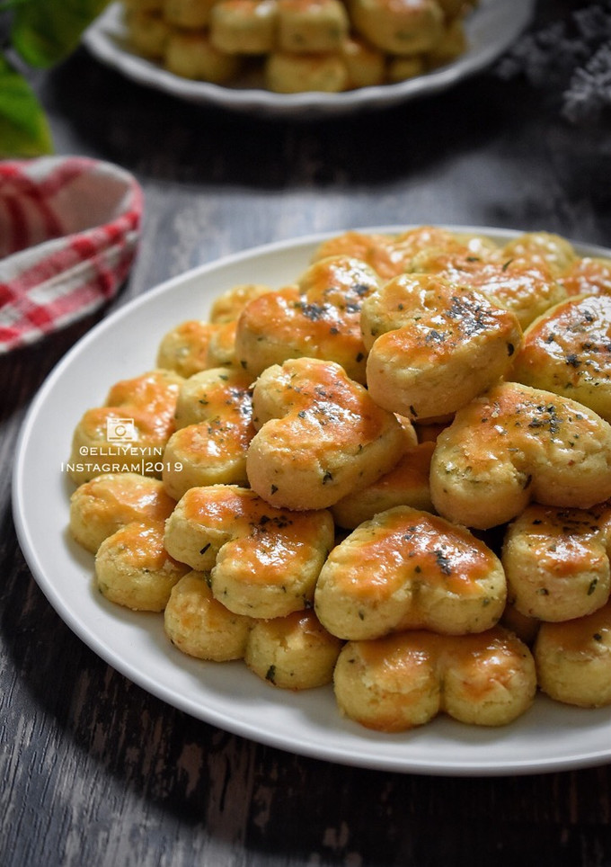 Foto resep Garlic Cheese Cookies