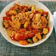 Noodles de pollo con verduras