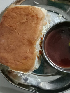 ચીઝ બટર દાબેલી(cheese butter dabeli recipe in gujarati) રેસીપી મુખ્ય ફોટો