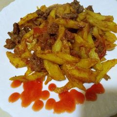 A picture of Potato chips with beef#valentines recipe.