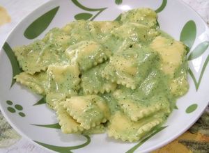 Foto di Ravioli ripieni di ricotta con crema di zucchine