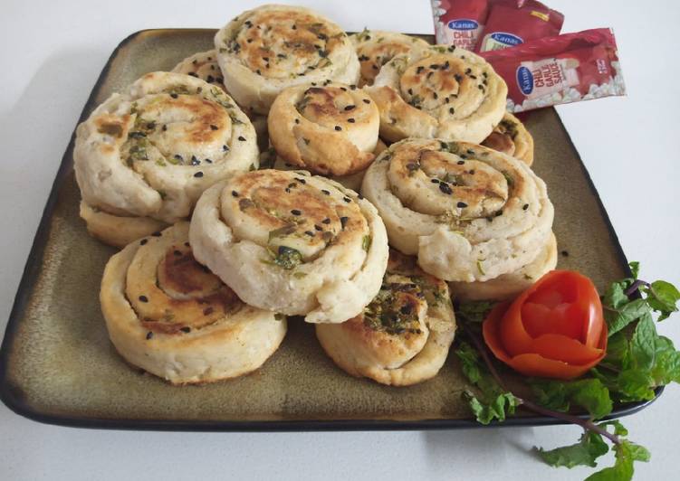 Garlic bread rolls