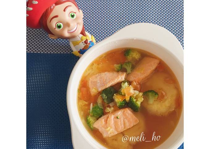 Cara membuat Sop Salmon Tofu (MPASI 1y+) Cara membuat Sop Salmon Tofu (MPASI 1y+)
