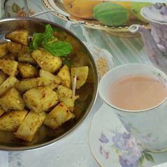 A picture of Roasted potato chaat.
