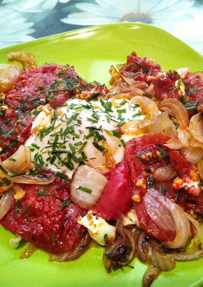 Яєшня з помідорами (шакшука)
