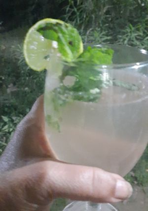 सोडानींबू पानी (soda nimbu pani recipe in Hindi) रेसिपी मुख्य फोटो