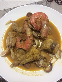 Una foto de Zarzuela de pescado y marisco