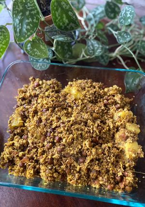 A picture of Mochar ghonto (banana flower curry).