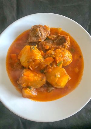 Una foto de Estofado con papas y batata 🍠 🥔