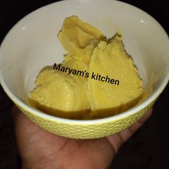 A picture of Homemade mango icecream.