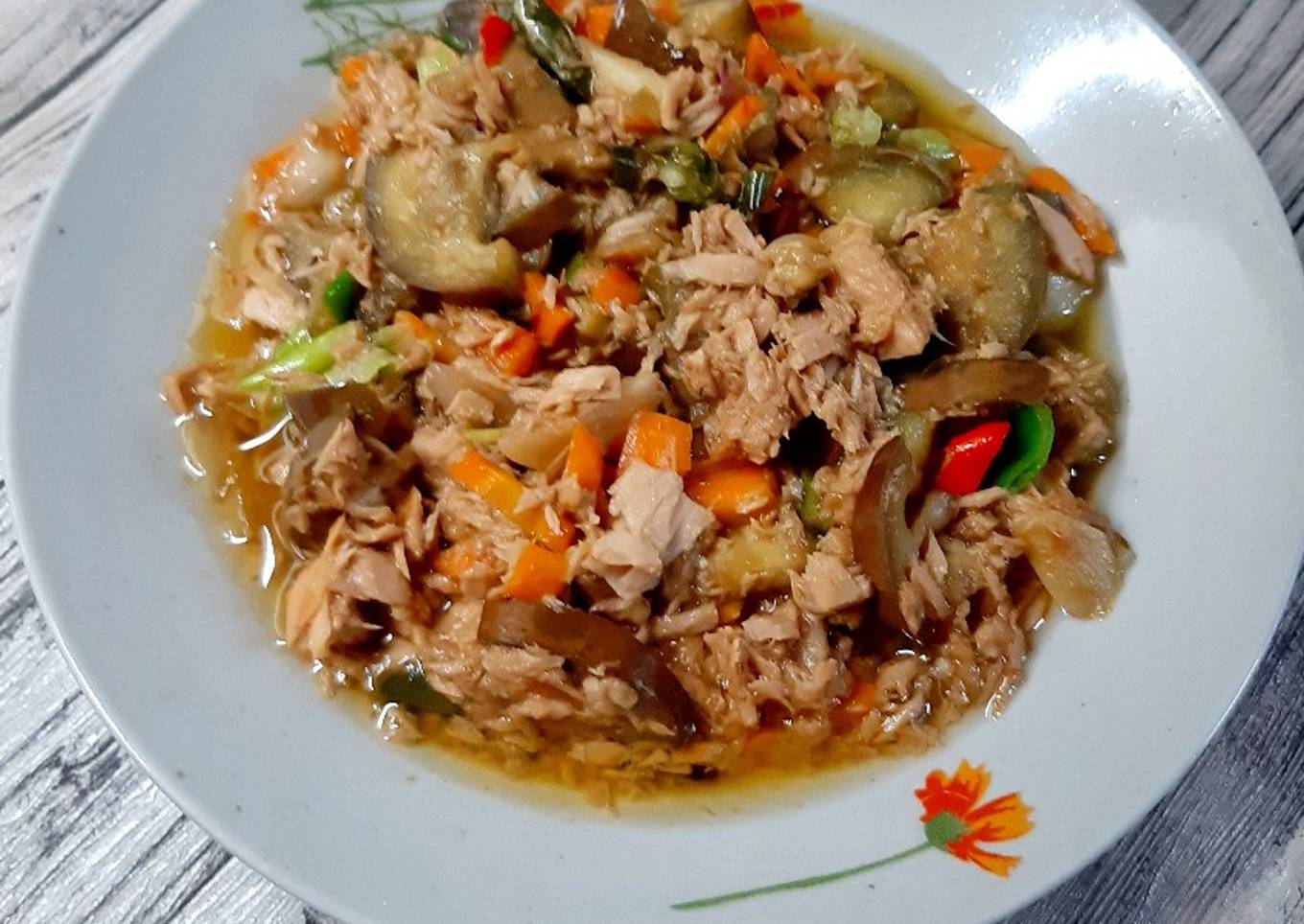 TUMIS IKAN TUNA (dalam kaleng)