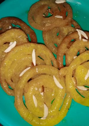 जलेबी (jalebi recipe in Hindi) रेसिपी मुख्य फोटो
