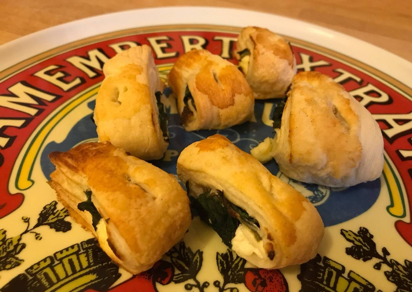Spinach and cream cheese wellingtons