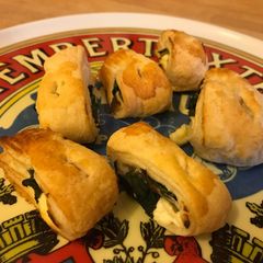 A picture of Spinach and cream cheese wellingtons.