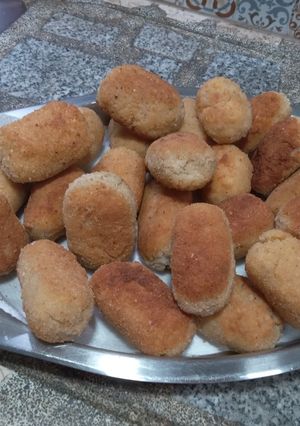Una foto de Croquetas de Arroz con Salsa Blanca
