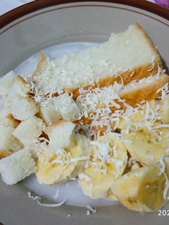 Foto resep Wedang Roti Pisang Keju 🍌🍞