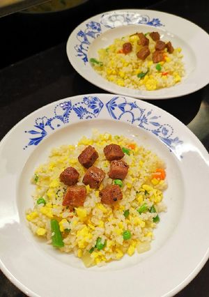 Foto resep Garlic Butter Rice with Saikoro Beef