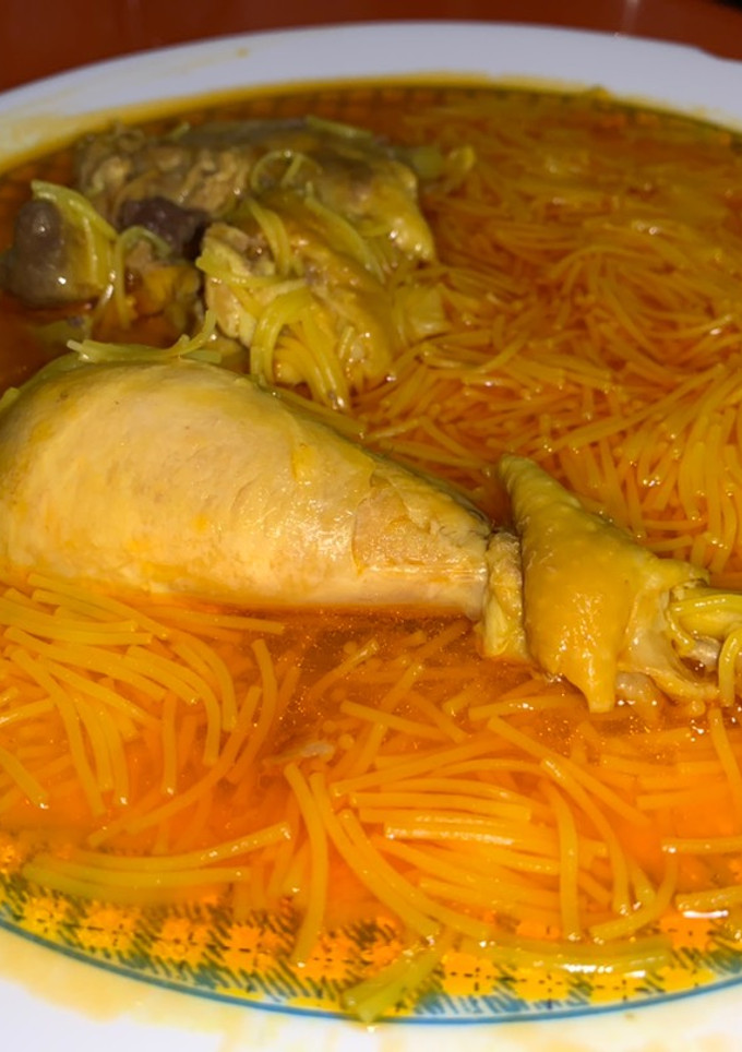 Una foto de Sopa de pollo campero