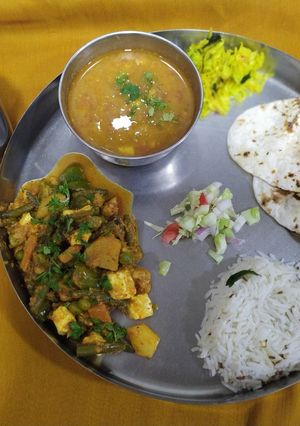 પંજાબી થાલી રેસીપી મુખ્ય ફોટો